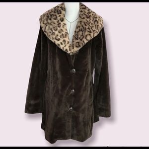 Gorgeous Dennis by Dennis Basso Gold Coat 🤎